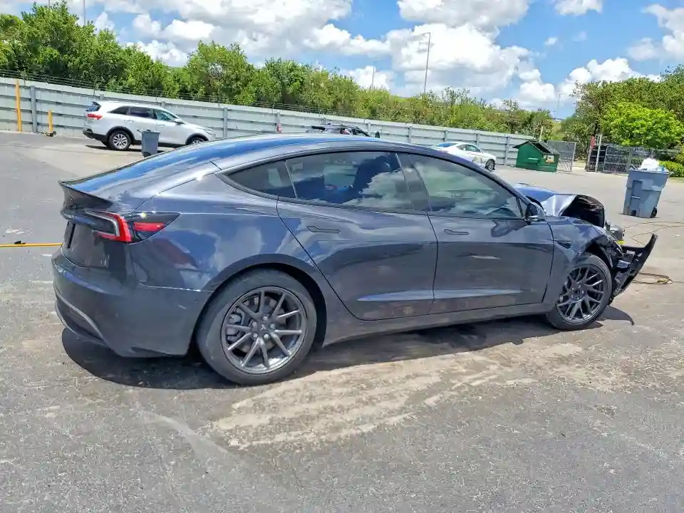 5YJ3E1EA1TF160870 2026 TESLA MODEL 3-2