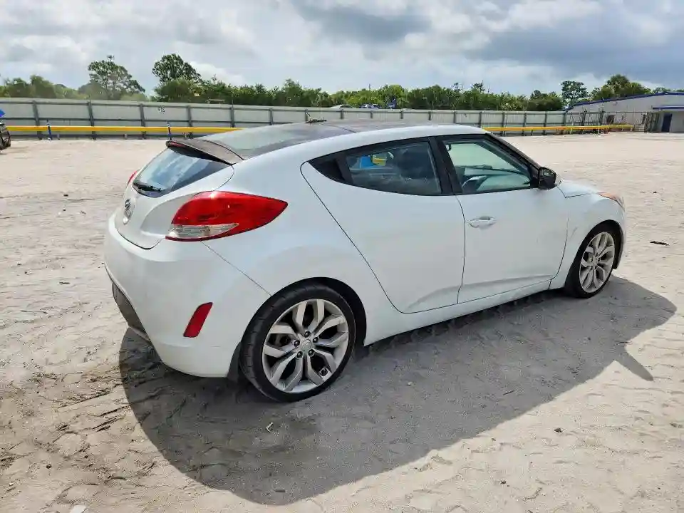KMHTC6AD3FU237121 2015 HYUNDAI VELOSTER-2