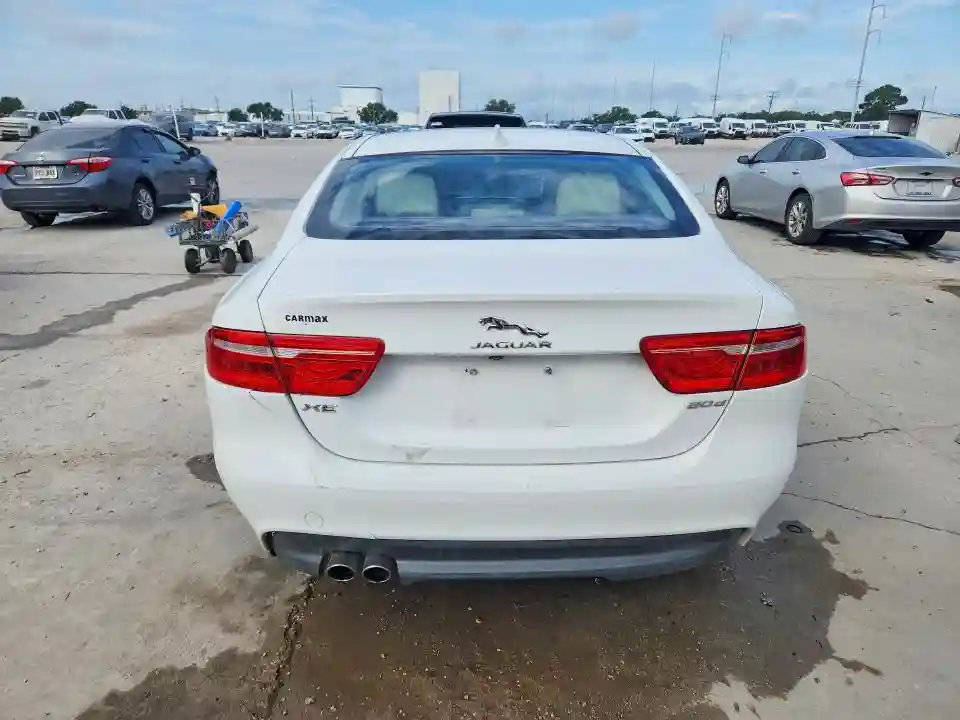 SAJAD4BN7HA971335 2017 JAGUAR XE-5