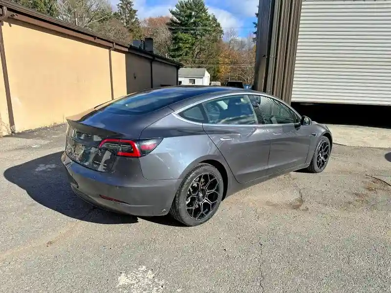 5YJ3E1EB1JF119497 2018 TESLA MODEL 3-3