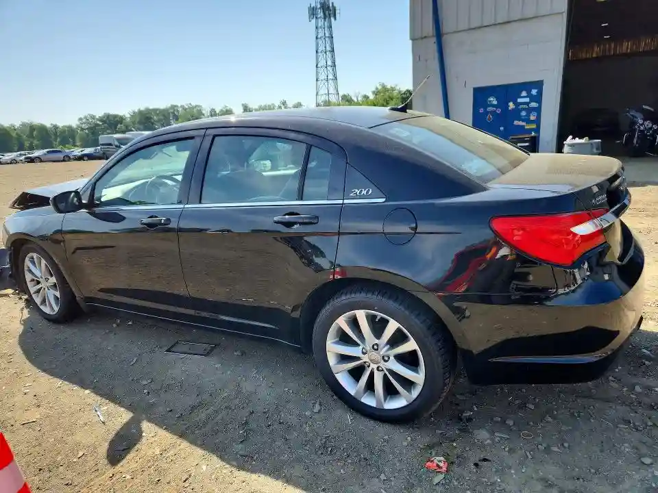 1C3BC8FG2BN612360 2011 CHRYSLER 200-1