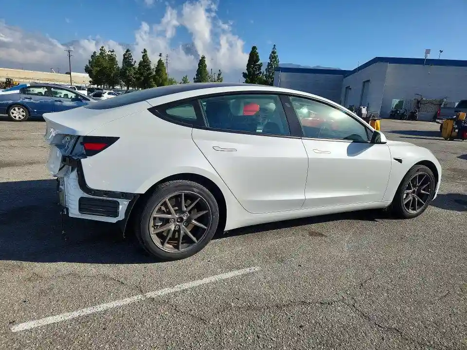 5YJ3E1EA5PF466296 2023 TESLA MODEL 3-2