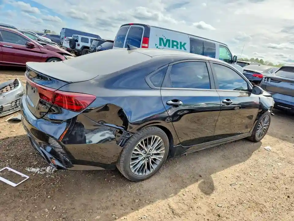 3KPF54AD2RE823232 2024 KIA FORTE-2