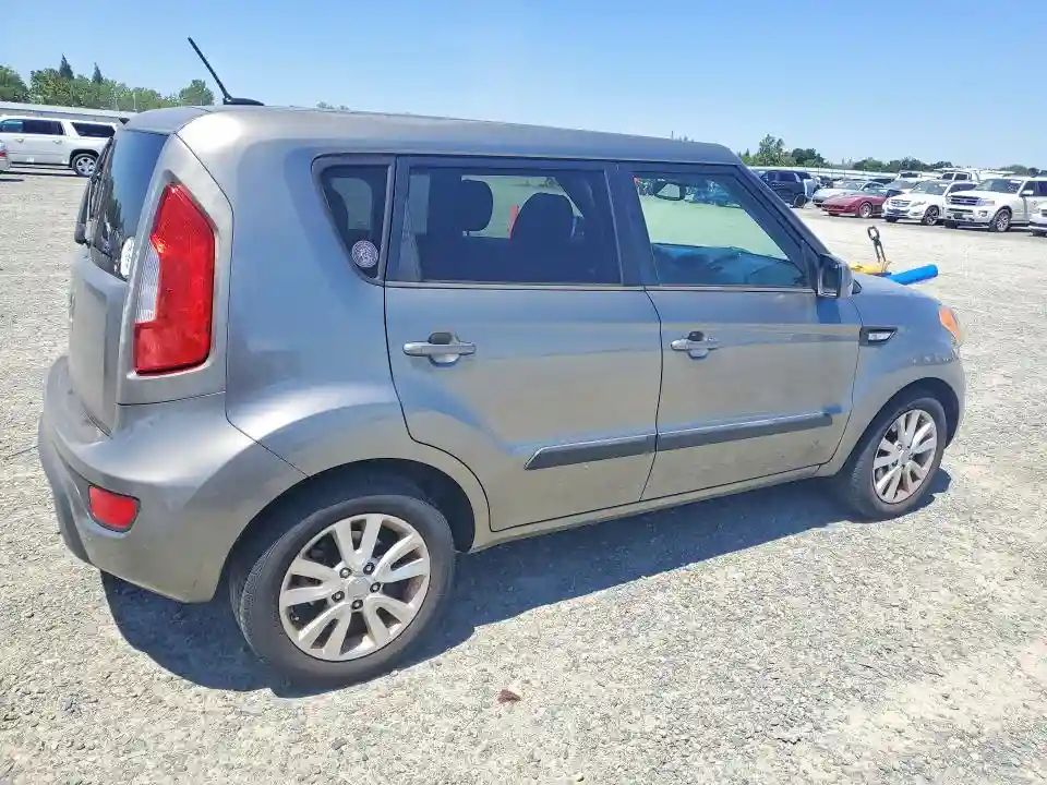 KNDJT2A57D7492475 2013 KIA SOUL-2