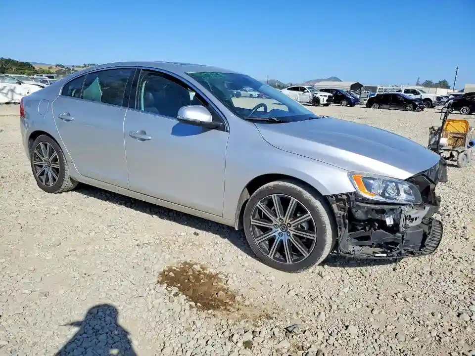 LYV402HK6JB164604 2018 VOLVO S60-3