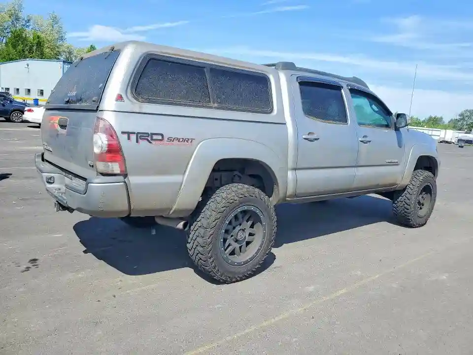 3TMLU4EN1FM191107 2015 TOYOTA TACOMA V6-2