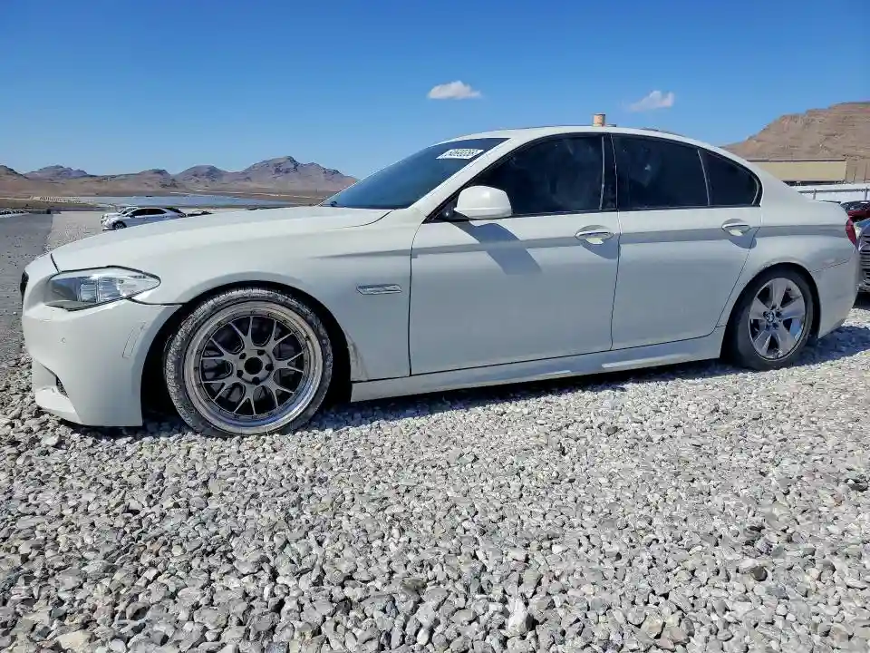 WBAFR9C57BC757679 2011 BMW 5 SERIES-0