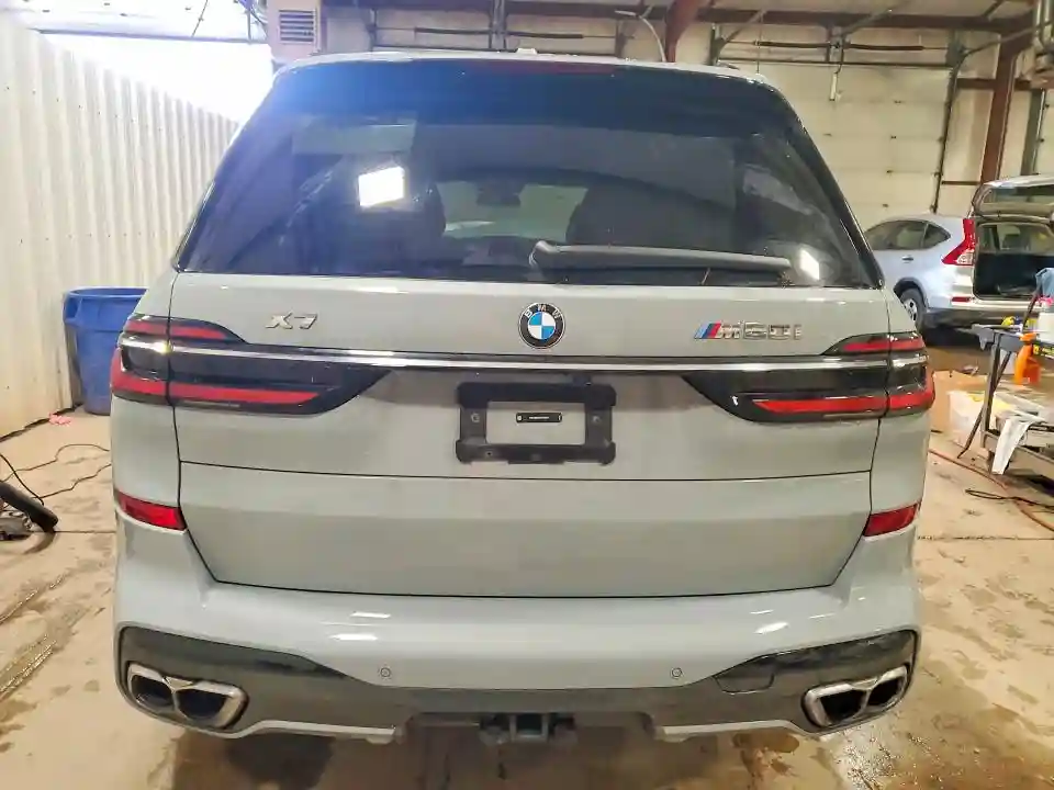 5UX33EM02S9Y23621 2025 BMW X7-5