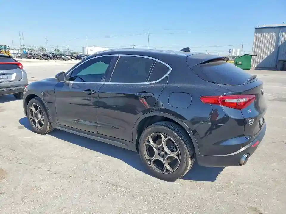ZASFAKAN1J7B74253 2018 ALFA ROMEO STELVIO-1