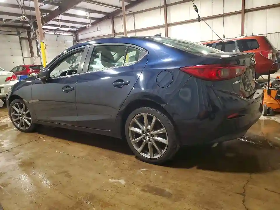 3MZBN1V36JM228602 2018 MAZDA 3-1