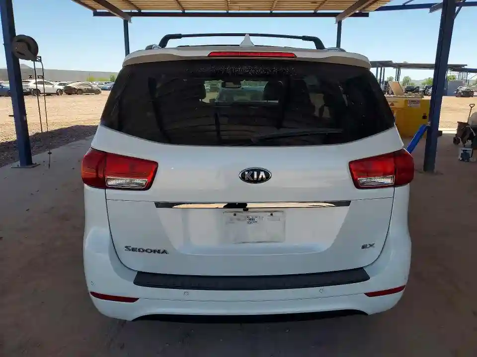KNDMC5C13G6134387 2016 KIA SEDONA-5