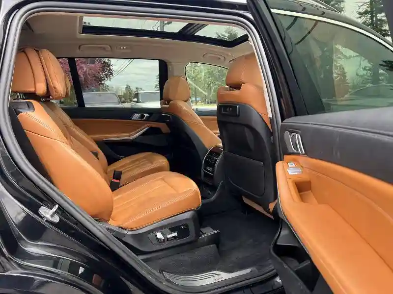 5UXCW2C06M9F67044 2021 BMW X7-5