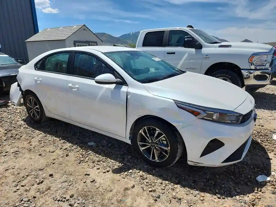 3KPF24AD9RE798791 2024 KIA FORTE-3