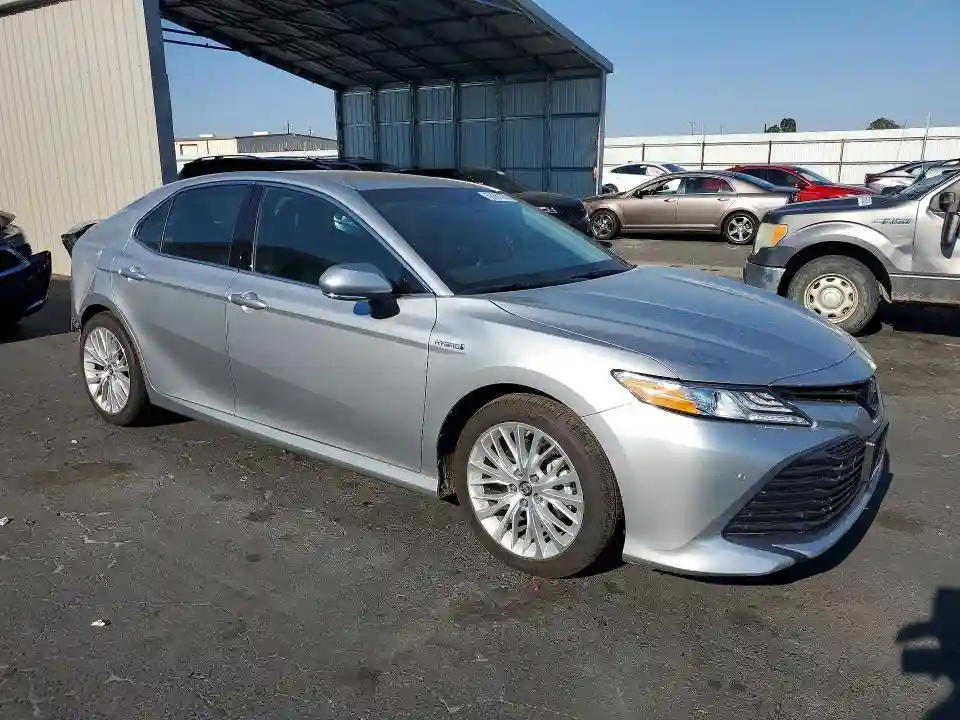 4T1B21HK8JU502033 2018 TOYOTA CAMRY SOLA-3
