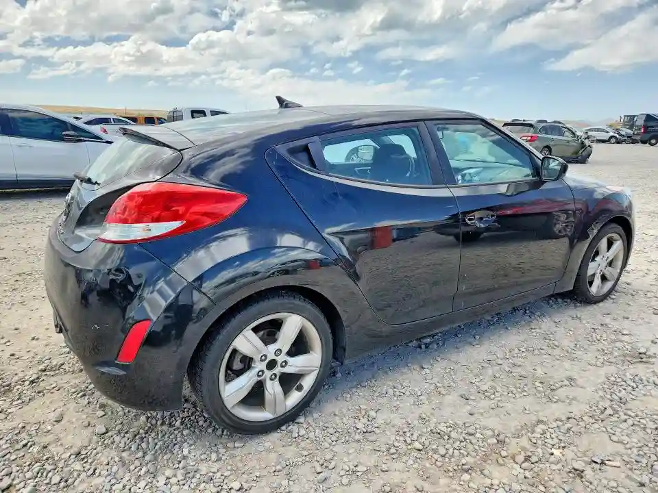 KMHTC6AD4FU243686 2015 HYUNDAI VELOSTER-2