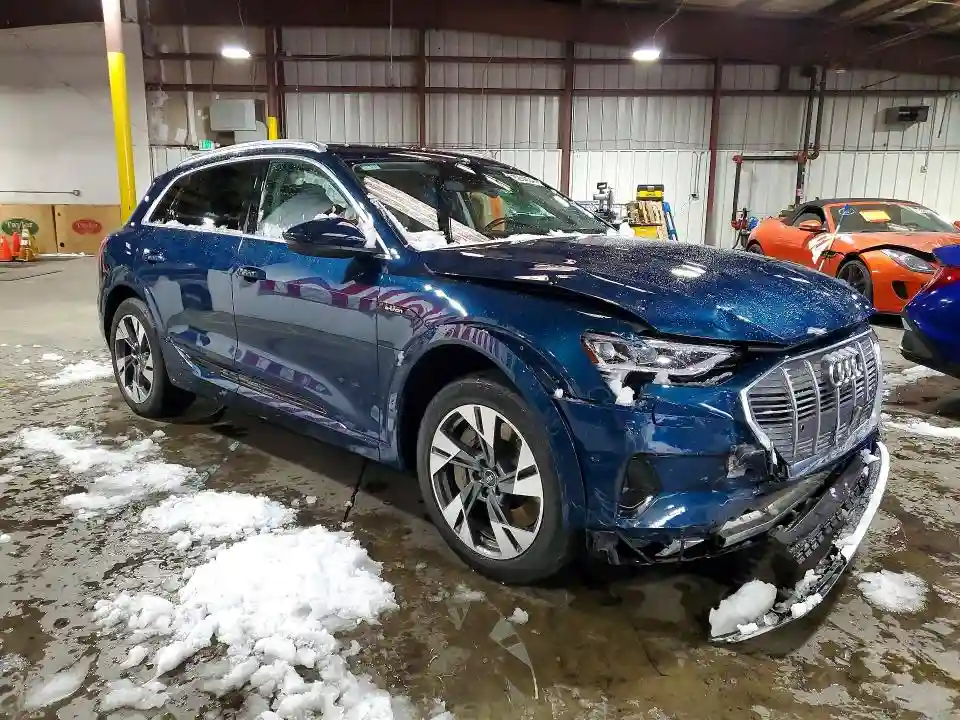 WA1LAAGE4NB032456 2022 AUDI E-TRON-3
