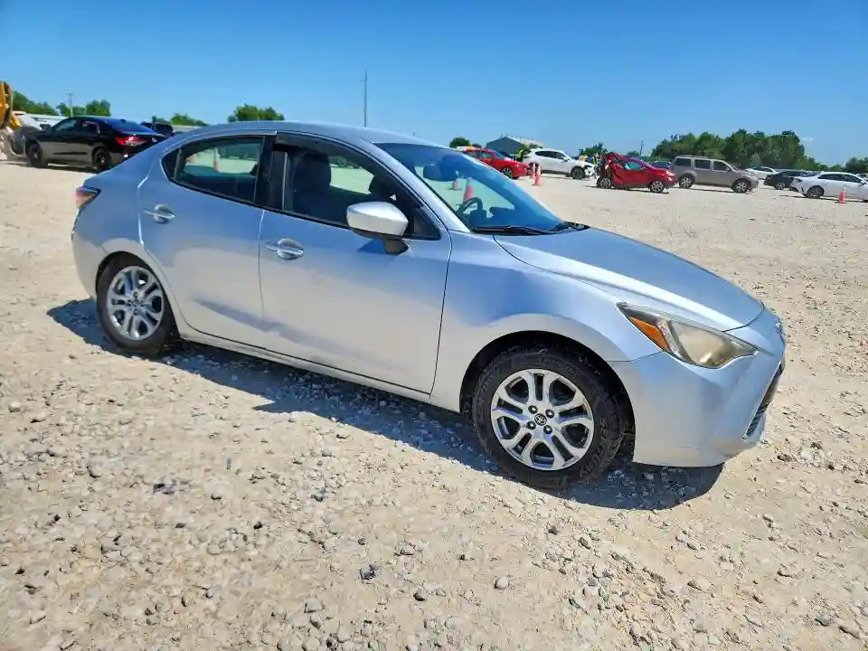 3MYDLBYV1JY324975 2018 TOYOTA YARIS IA B-3