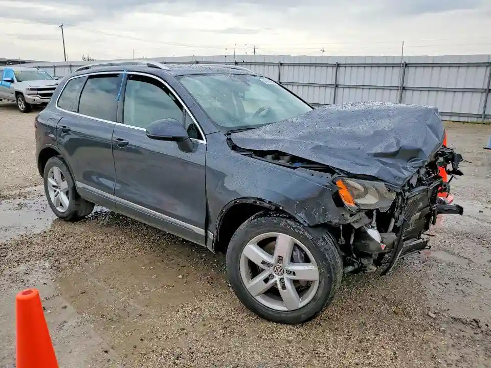 WVGEF9BP9DD006165 2013 VOLKSWAGEN TOUAREG-3