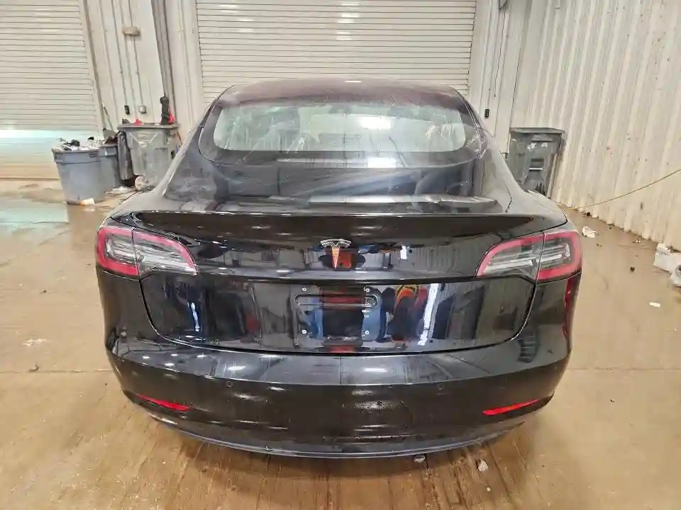 5YJ3E1EA8JF048449 2018 TESLA MODEL 3-5