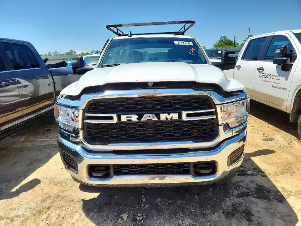 3C6UR4HL7RG210950 2024 RAM 2500-4