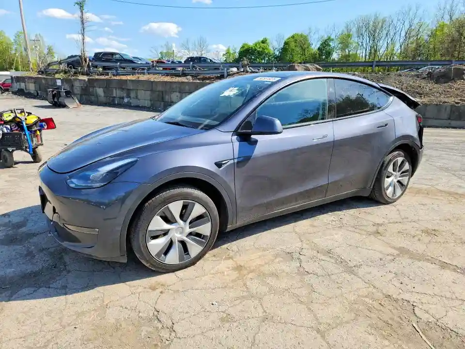7SAYGDEEXPF884005 2023 TESLA MODEL Y-0
