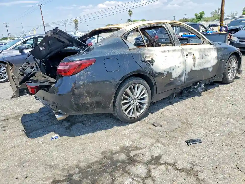 JN1EV7AP5JM590074 2018 INFINITI Q50-2