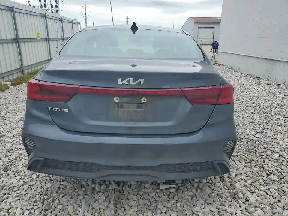 3KPF24AD1RE798865 2024 KIA FORTE LXS-5