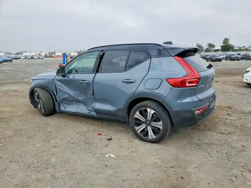 YV4ED3UL8P2076156 2023 VOLVO XC40-1