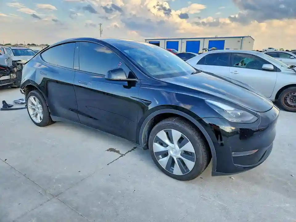 7SAYGDEE3PA090413 2023 TESLA MODEL Y-3