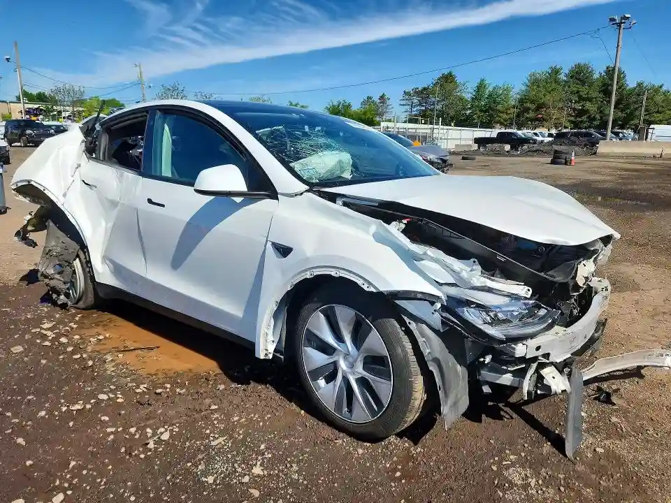 7SAYGDEE7NF364440 2022 TESLA MODEL Y-3