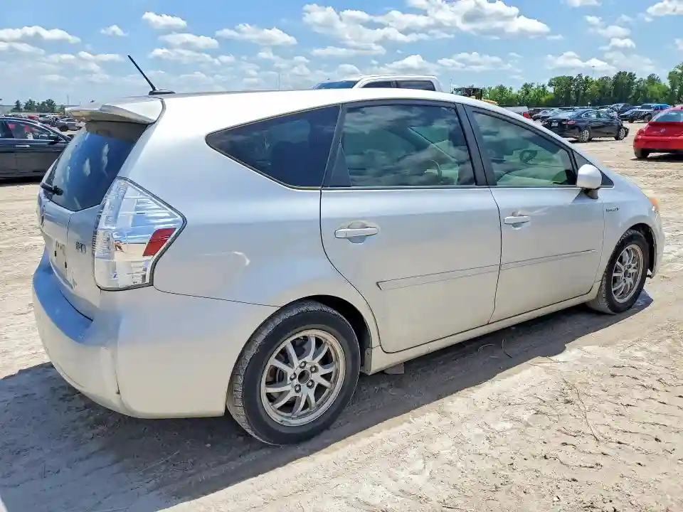 JTDZN3EU6C3149716 2012 TOYOTA PRIUS V TH-2