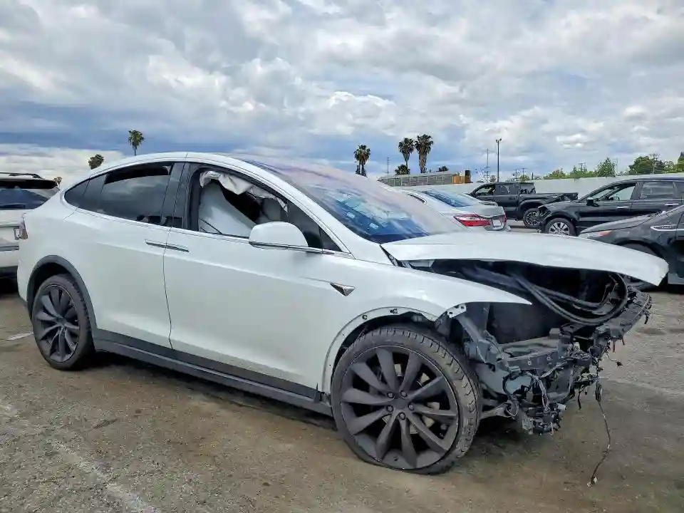 5YJXCBE26JF137362 2018 TESLA MODEL X-3