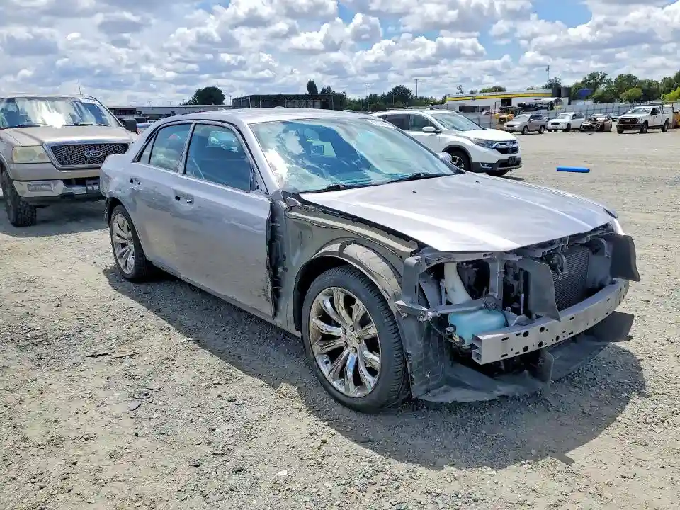 2C3CCAEG8JH137169 2018 CHRYSLER 300-3