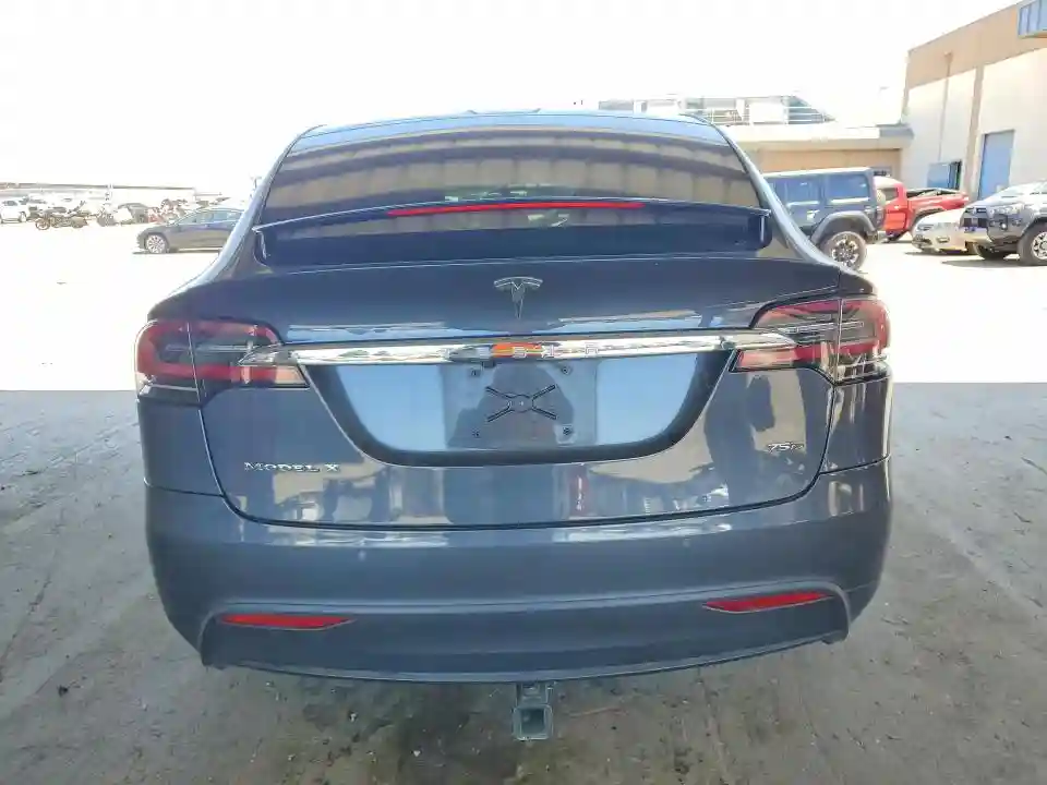 5YJXCAE22JF139572 2018 TESLA MODEL X-5
