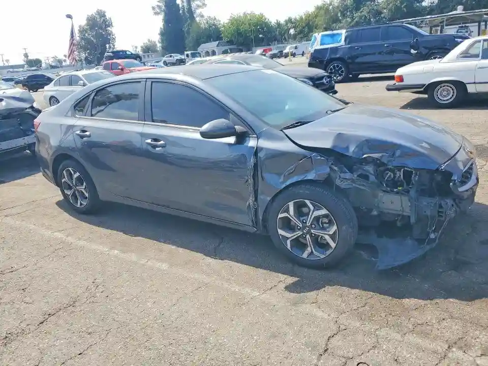 3KPF24AD4ME278085 2021 KIA FORTE-3
