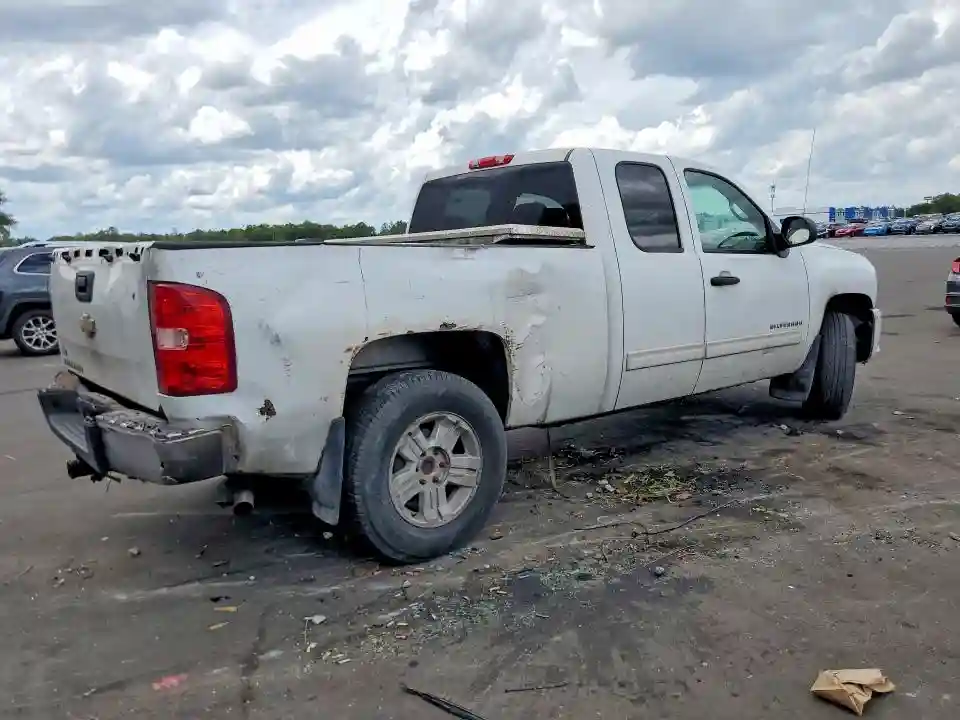 1GCRKSE35BZ261512 2011 CHEVROLET ALL MODELS-2