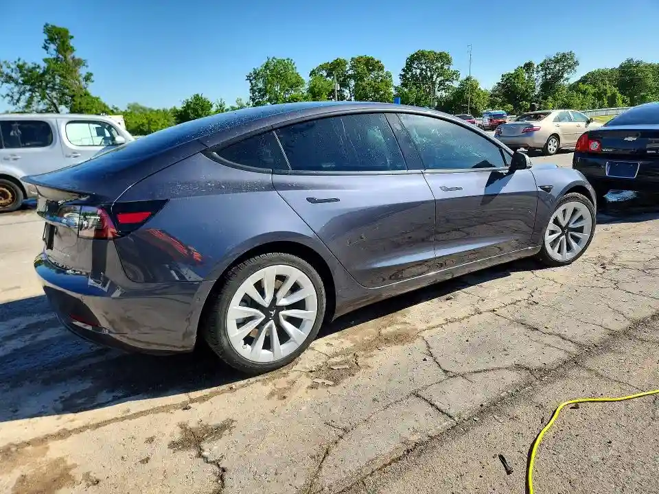 5YJ3E1EB2NF192643 2022 TESLA MODEL 3-2