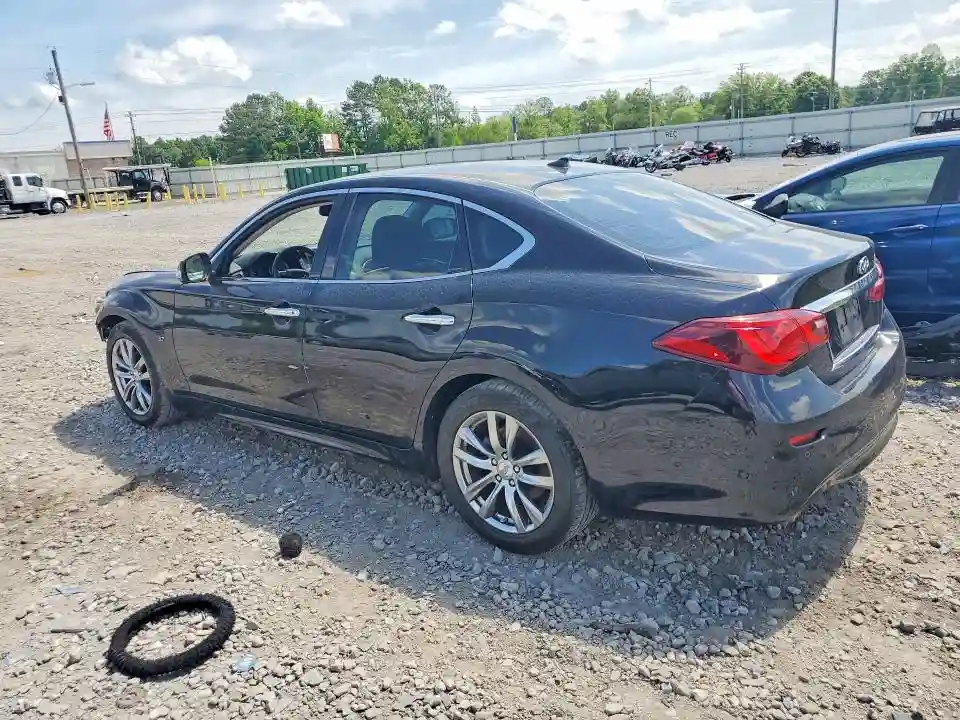 JN1BY1AP8JM180280 2018 INFINITI Q70-1