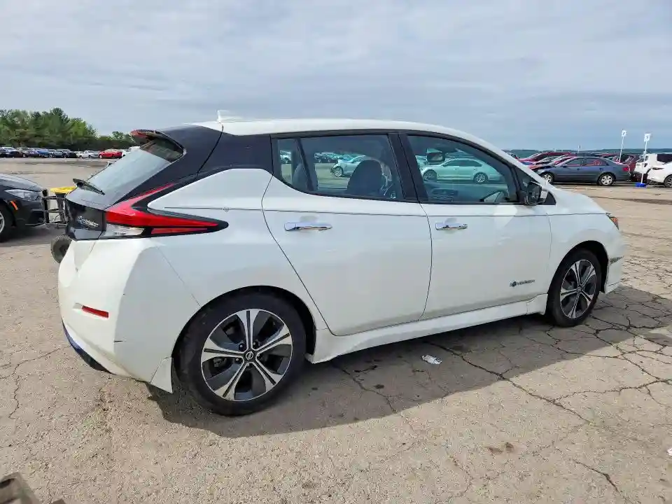 1N4AZ1CP0JC300586 2018 NISSAN LEAF-2