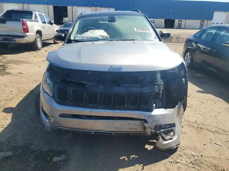 3C4NJDCB7JT128604 2018 JEEP COMPASS-4