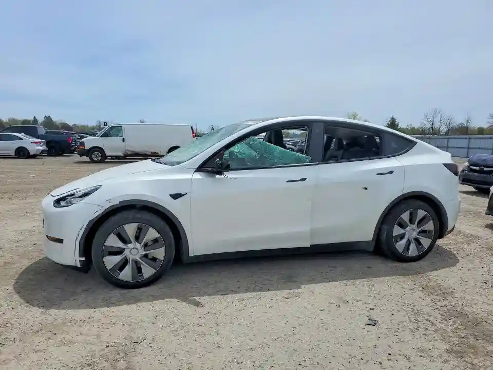 7SAYGAEE8PF583103 2023 TESLA MODEL Y-0