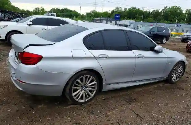 WBAFR1C5XBC743471 2011 BMW 5 SERIES-2