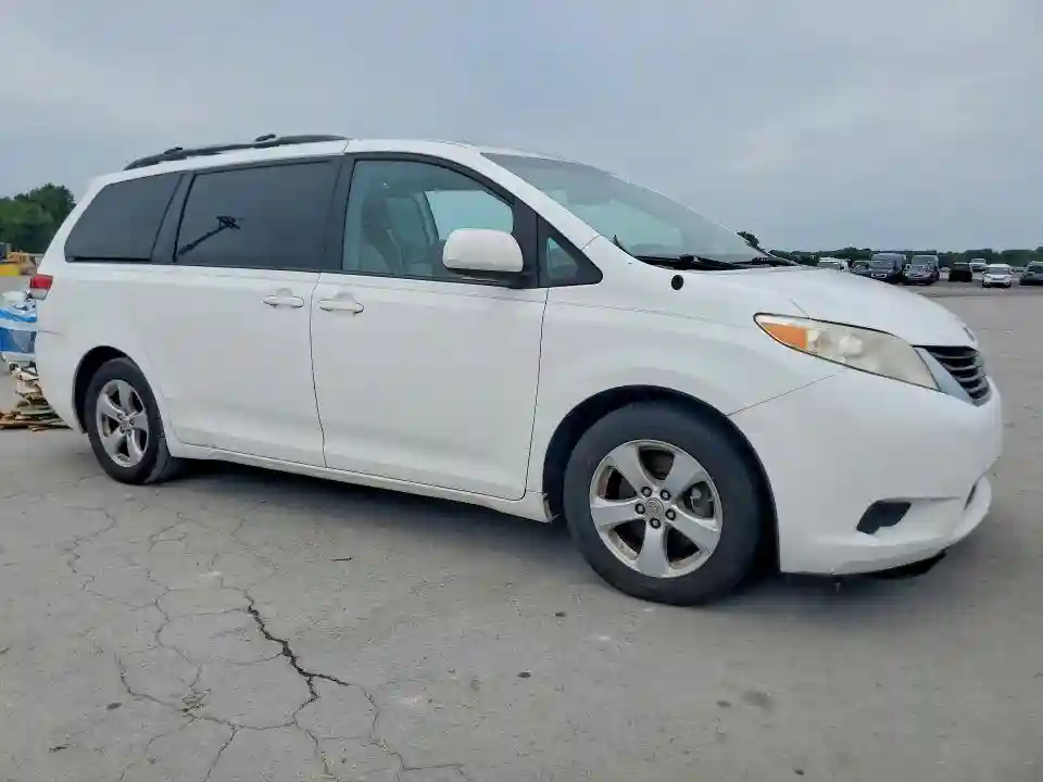 5TDKK3DC3BS149849 2011 TOYOTA SIENNA-3