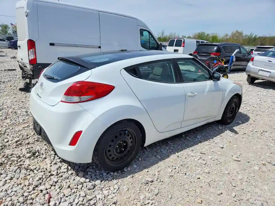 KMHTC6AD6CU032551 2012 HYUNDAI VELOSTER-2