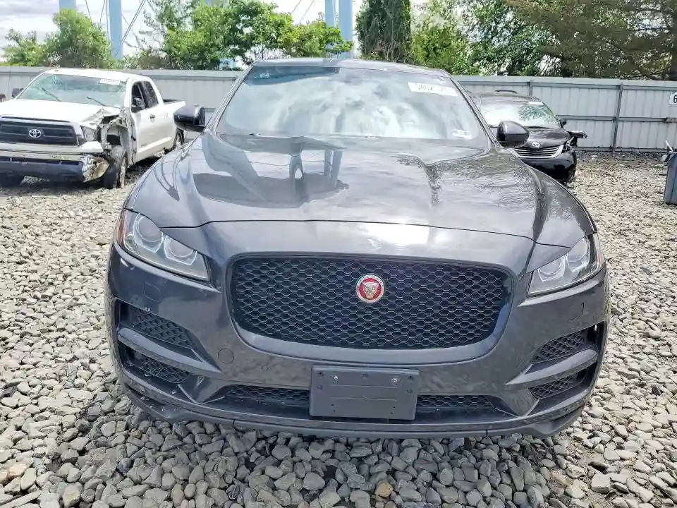 SADCJ2BV7HA050368 2017 JAGUAR F-PACE-4