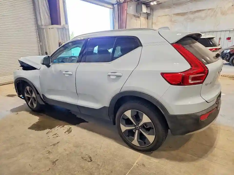 YV4L12UE5S2563481 2025 VOLVO XC40-1