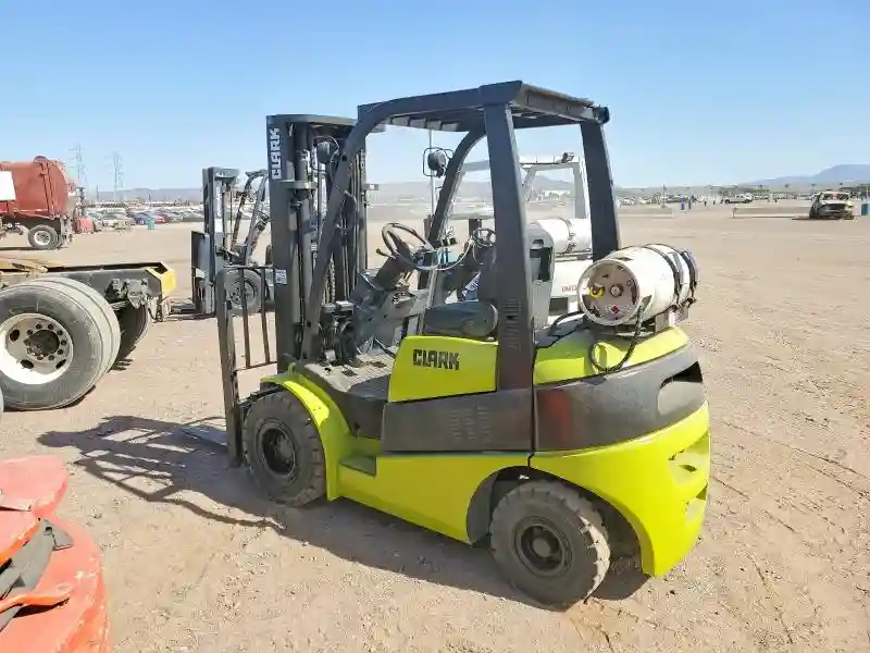V4700609867KF 2013 CLARK FORKLIFT-2