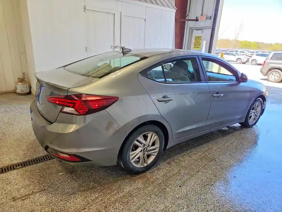 KMHD84LF2KU769995 2019 HYUNDAI ELANTRA-2