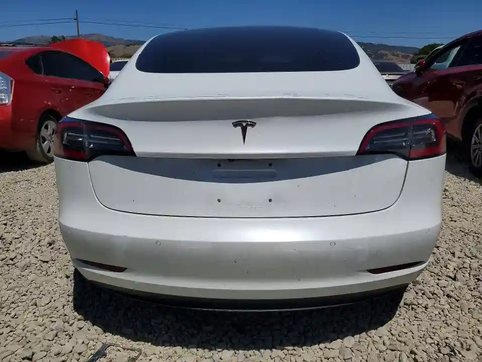 5YJ3E1EA6JF041211 2018 TESLA MODEL 3-5