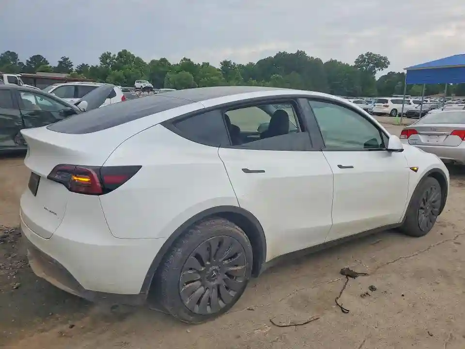 7SAYGDEE3PA086958 2023 TESLA MODEL Y-2